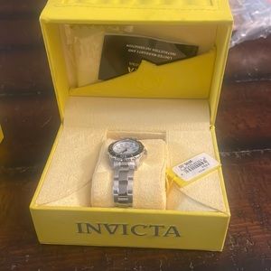 Invicta watch NWT in case and box